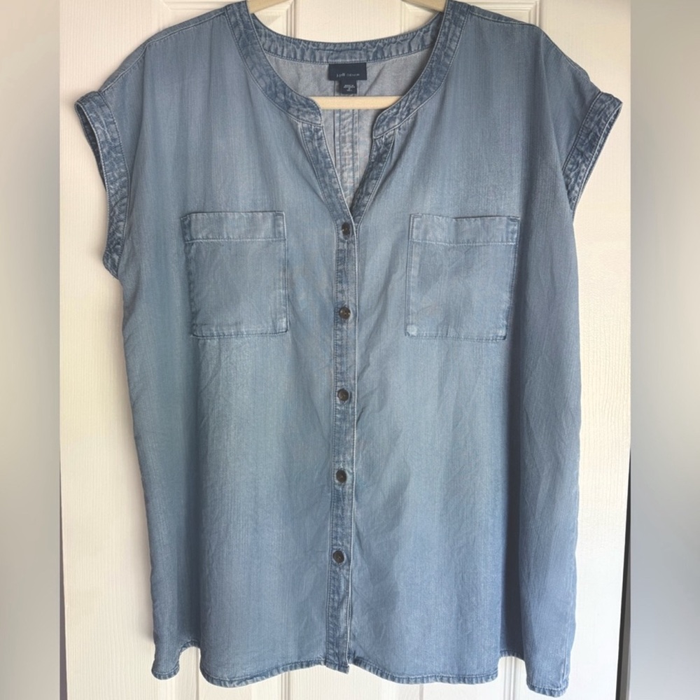 J.Jill Chambray Sleeveless Button Front Top • Light Blue • Medium Tall